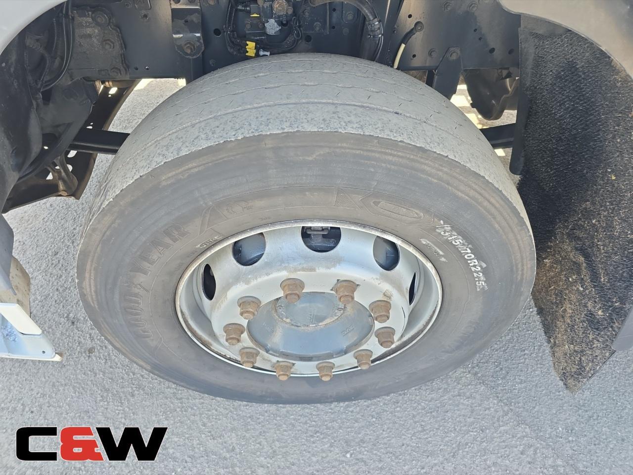 Vehicle image 15